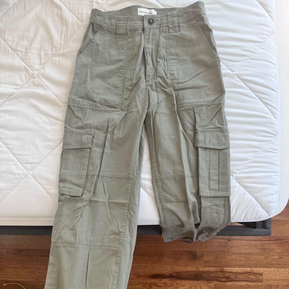 Abecrombie and Fitch cargos